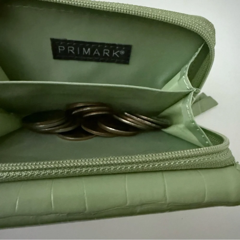 [5x$25] ⭐️ Trifold Sage Green Wallet with Gold Accent Matcha Mint Faux Leather